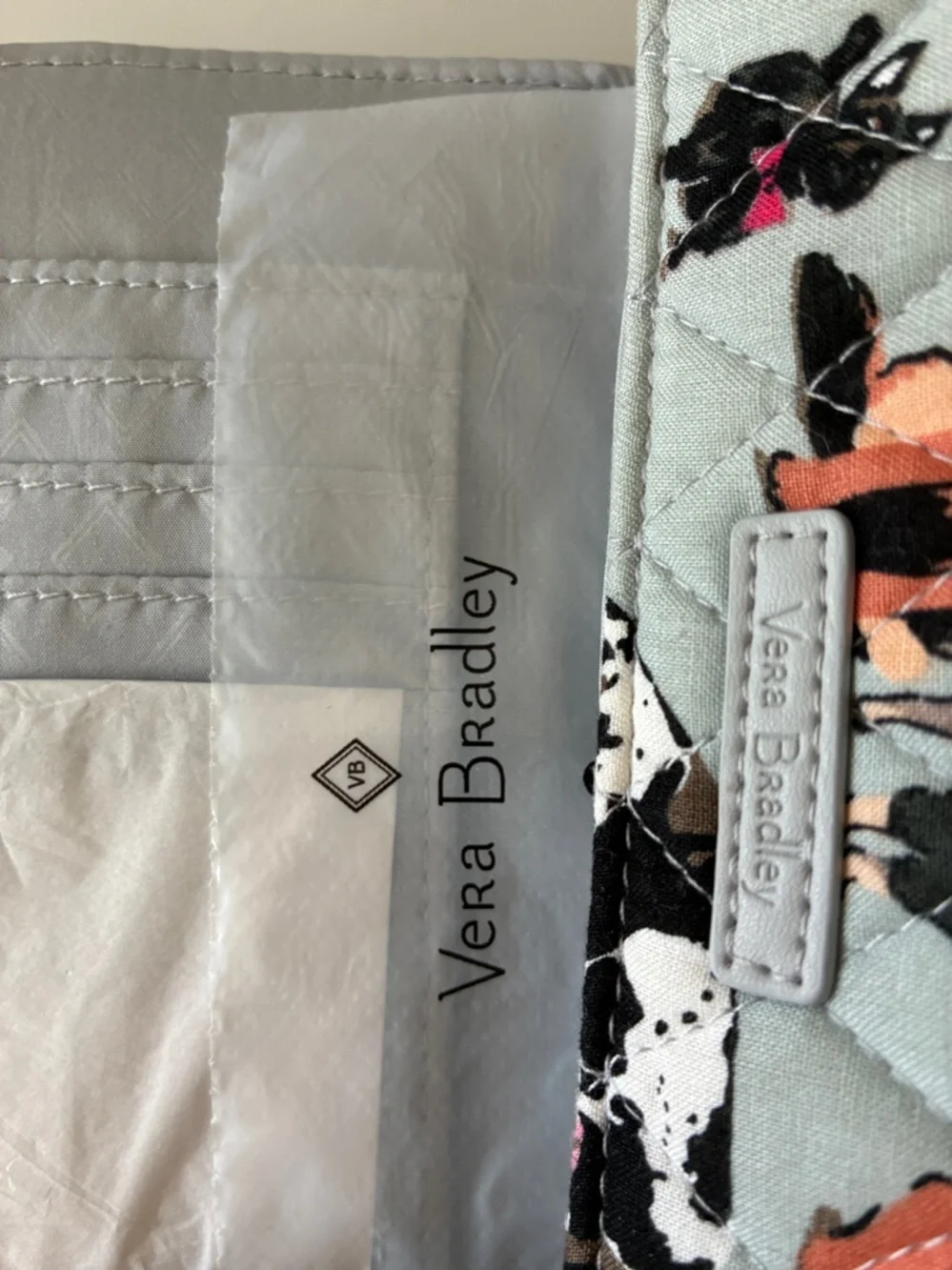 NWT! Vera Bradley RFID Smartphone Quilted Dog Pattern Wristlet.